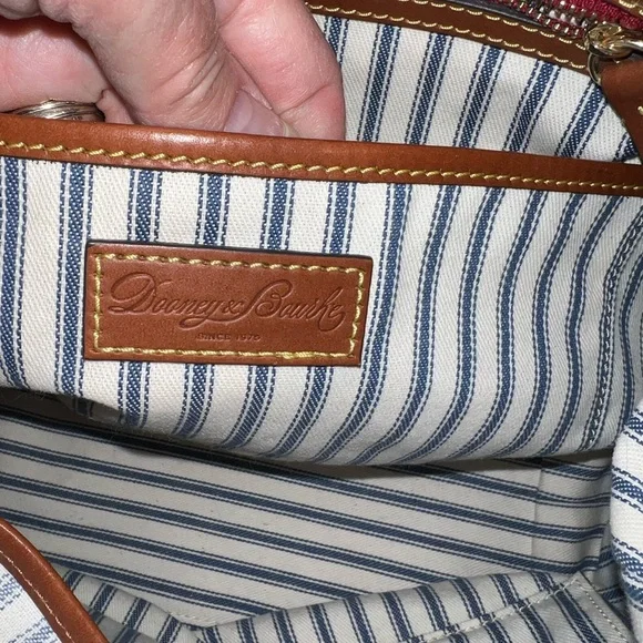 Dooney & Bourke bucket bag - Picture 7 of 8